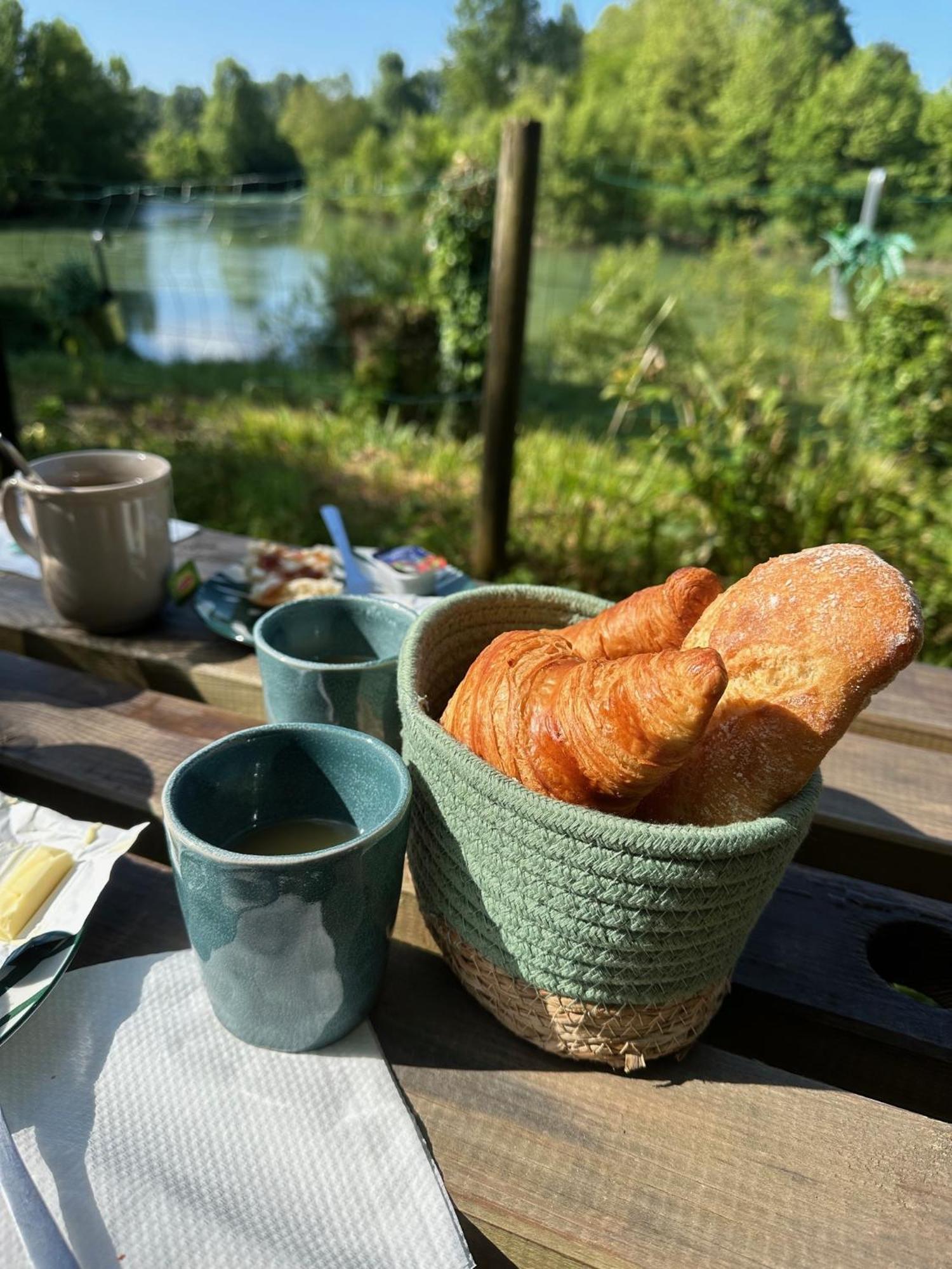 Les Nuits De Cassiopee Bed & Breakfast Sorde-lʼAbbaye Стая снимка